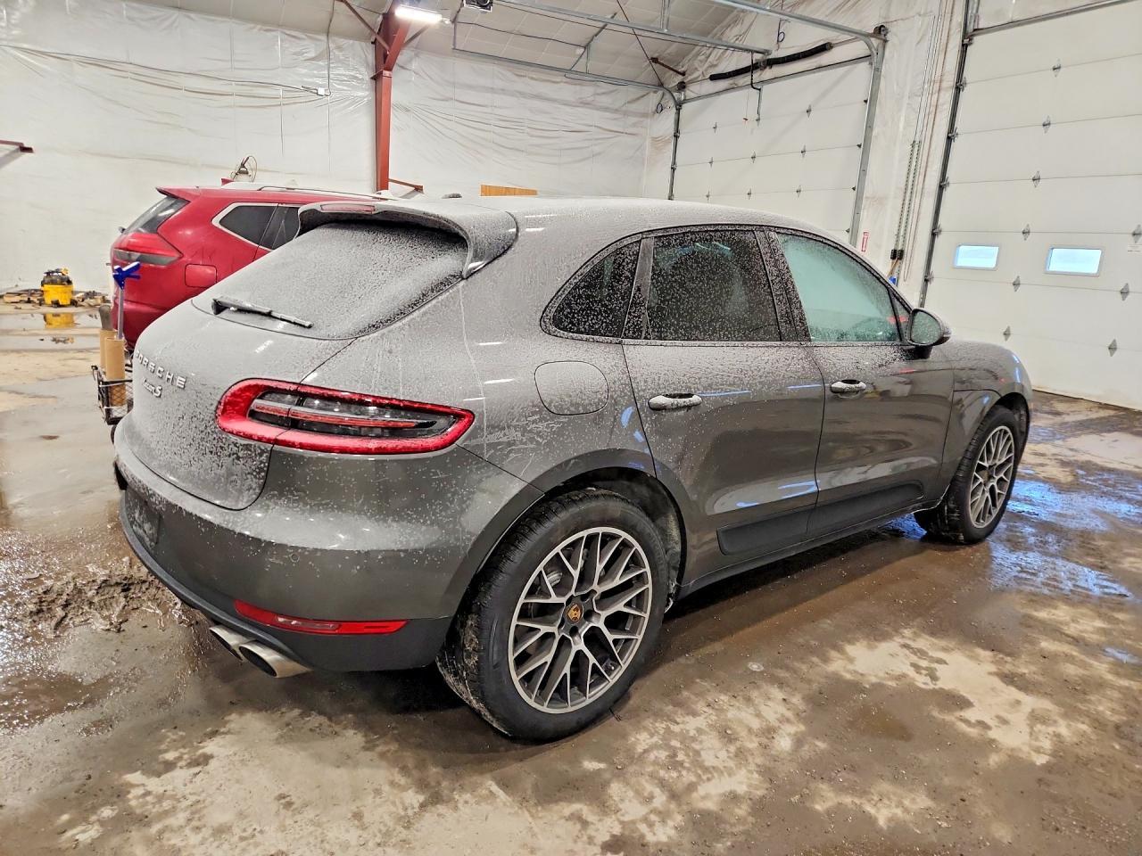2015 PORSCHE Macan