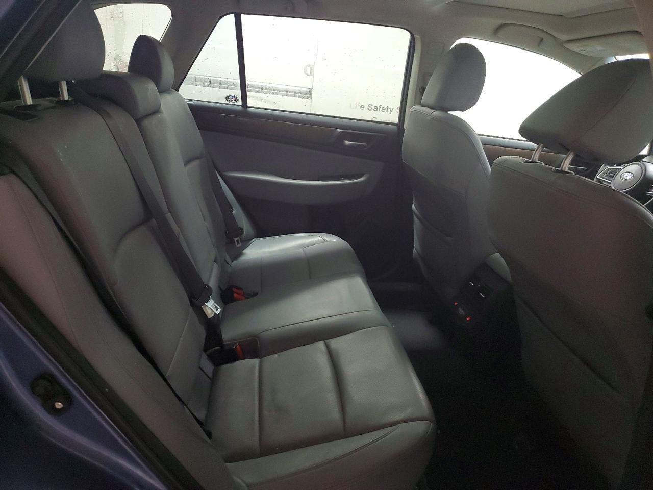 2018 SUBARU Outback