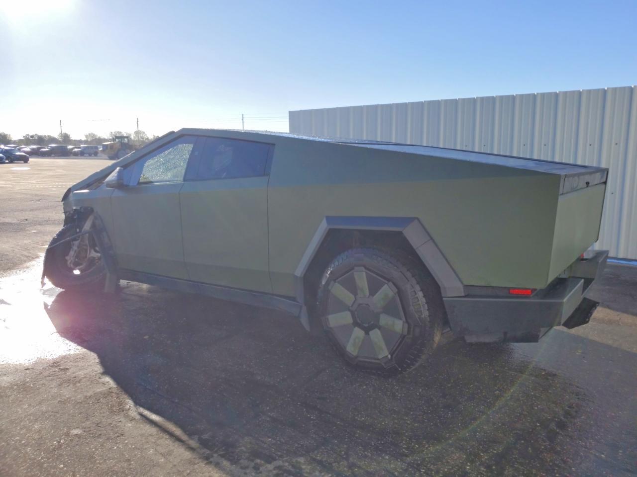 2024 TESLA Cybertruck
