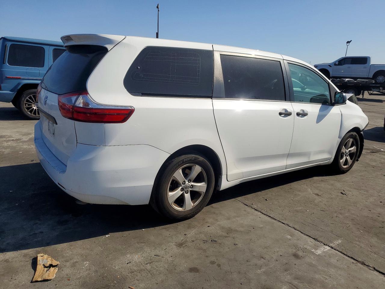 2017 TOYOTA SIENNA