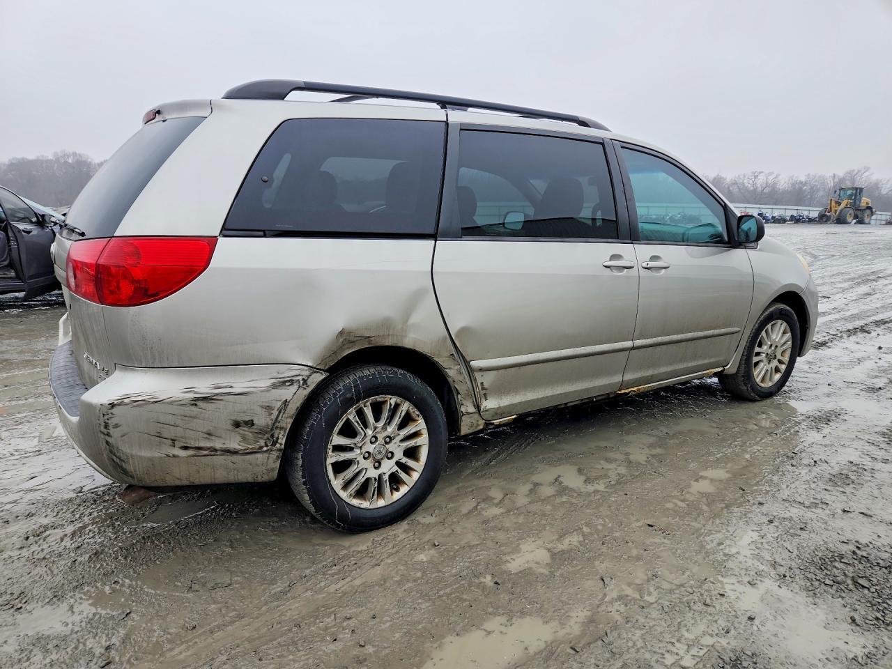 2009 TOYOTA SIENNA