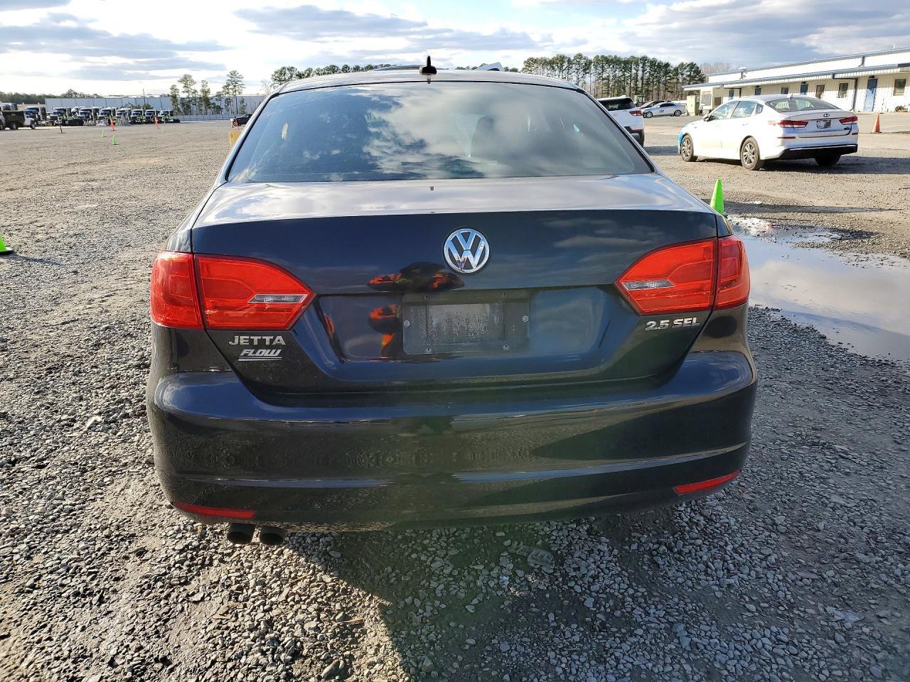 2011 VOLKSWAGEN JETTA