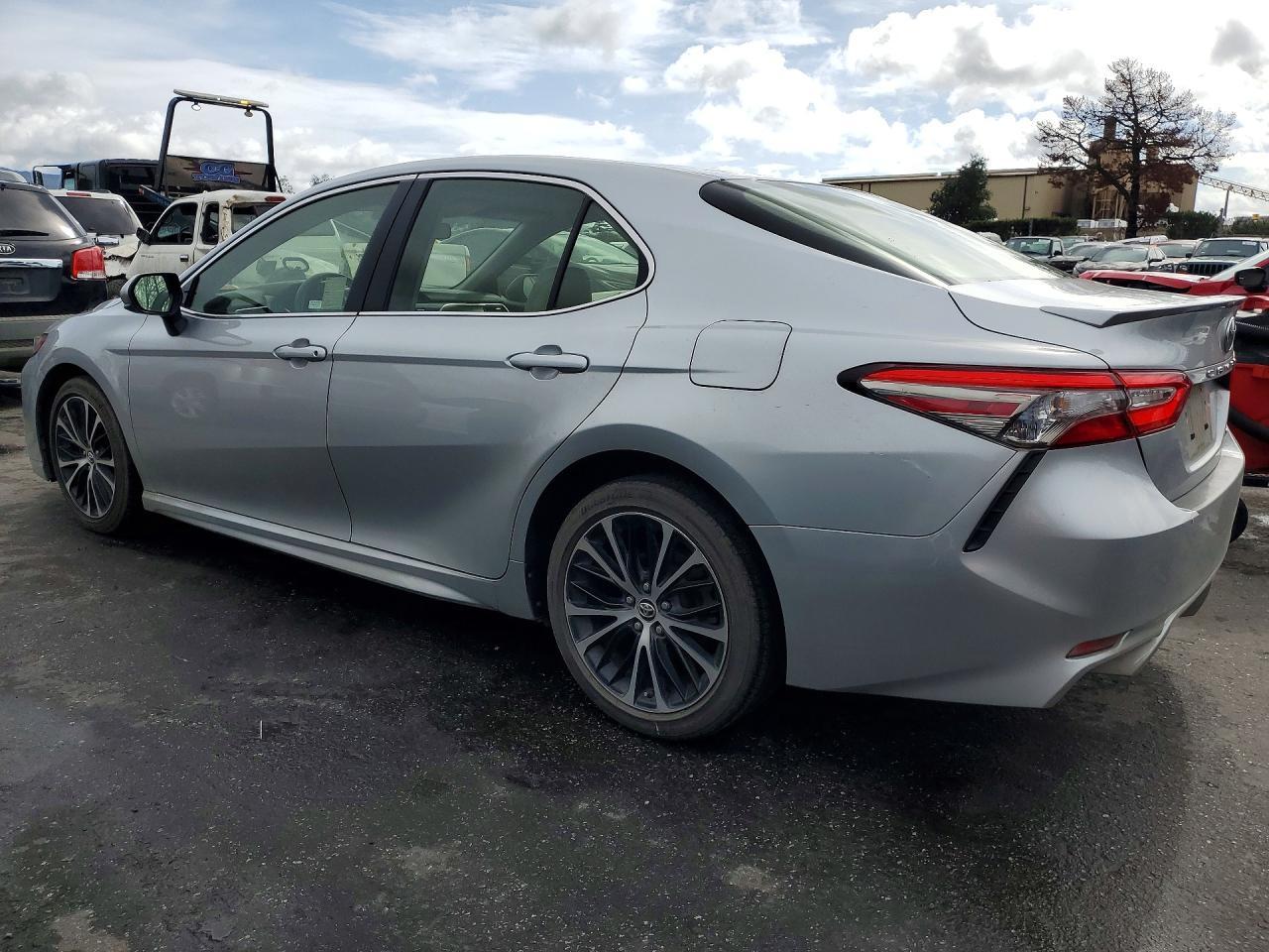2018 TOYOTA CAMRY
