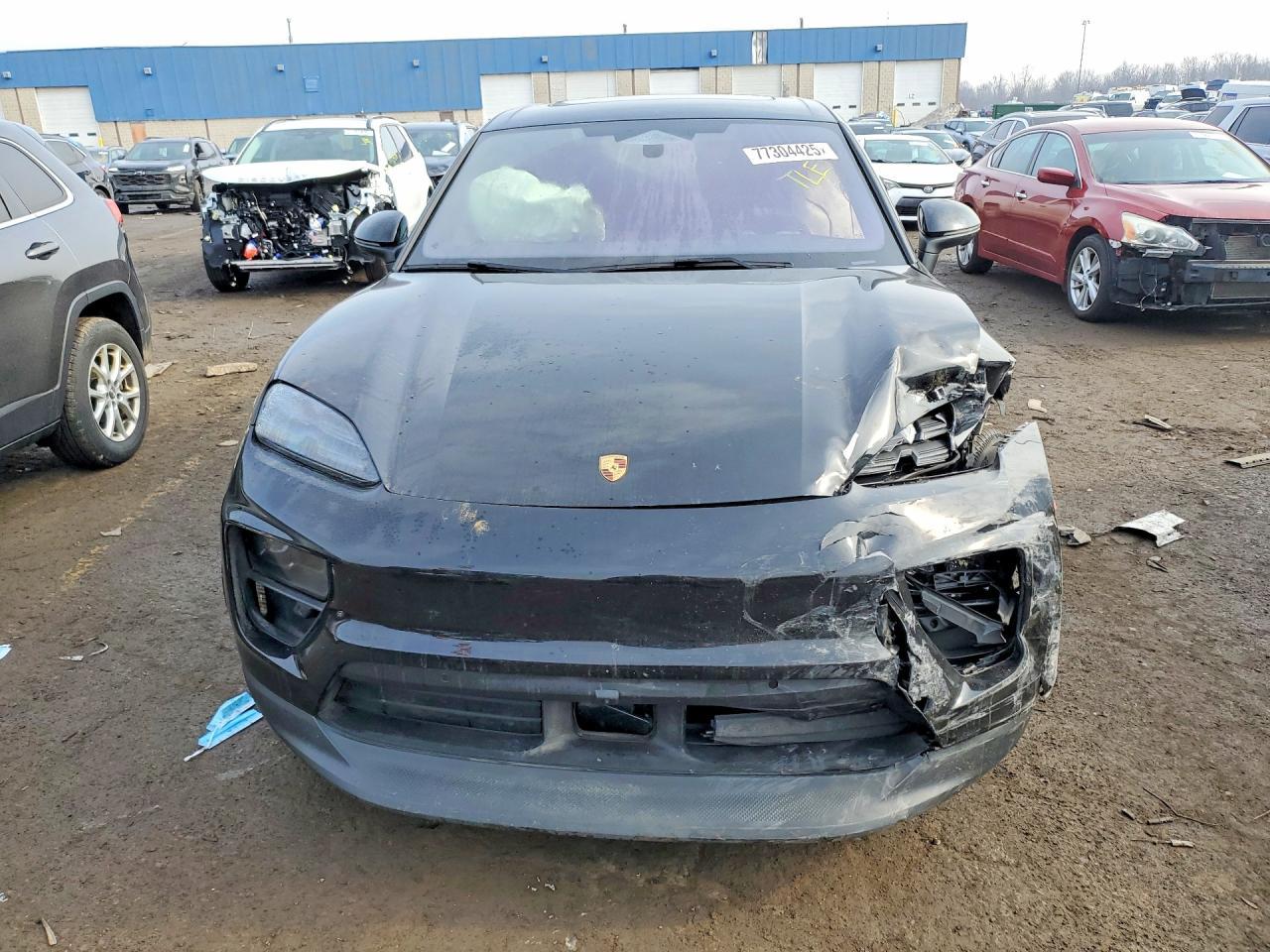 2025 PORSCHE Macan