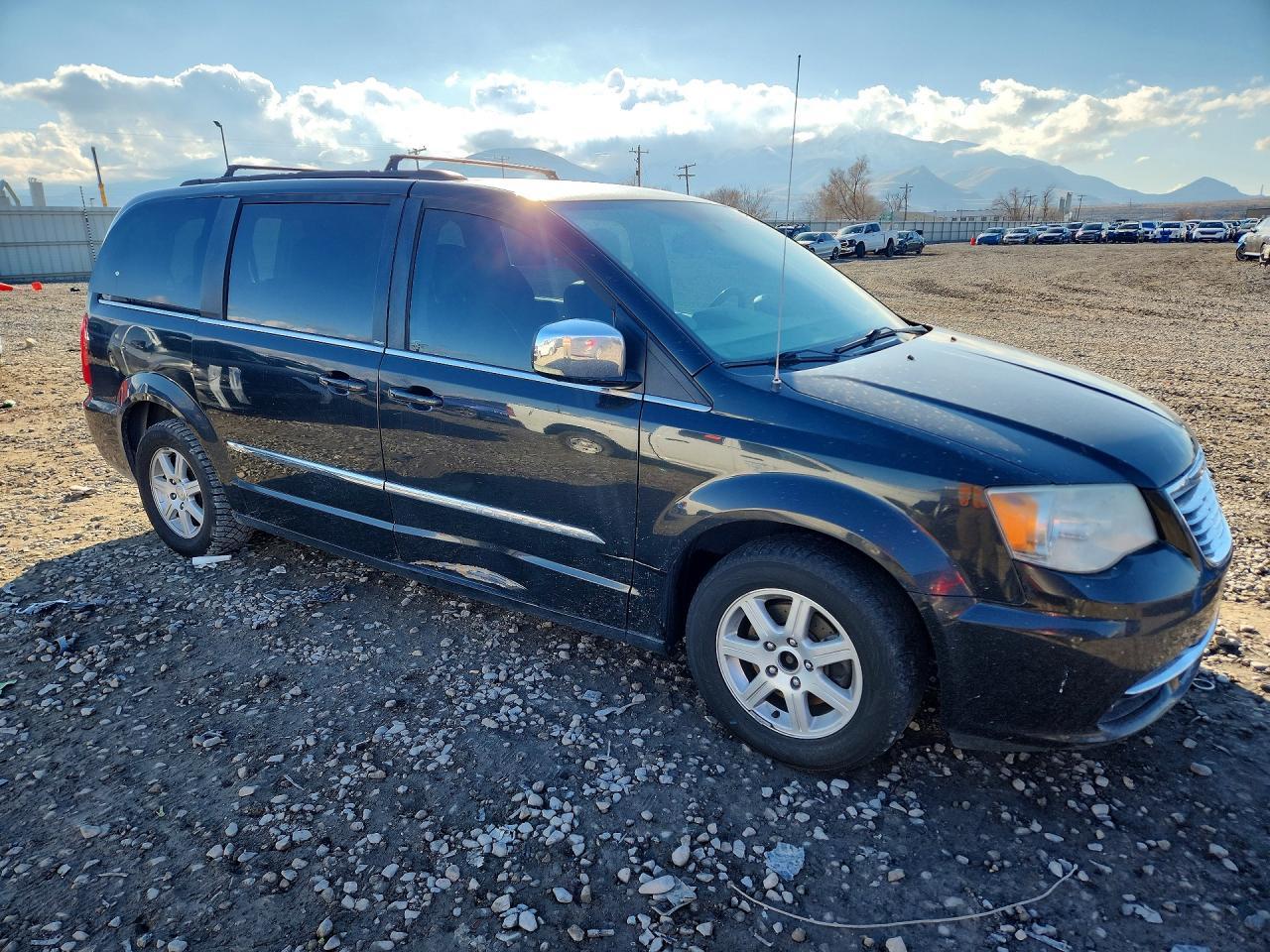 2012 CHRYSLER Town & Country