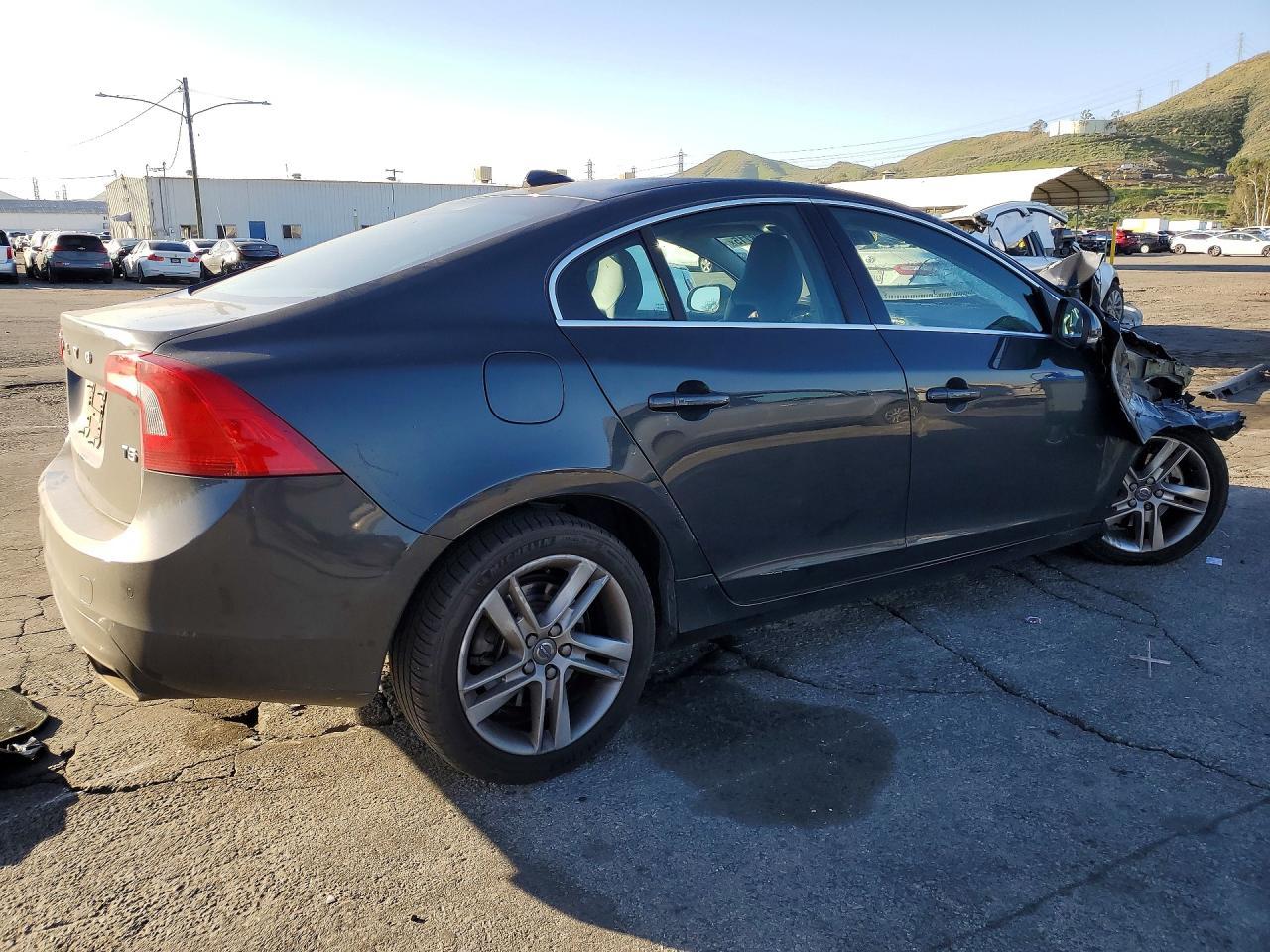 2015 VOLVO S60