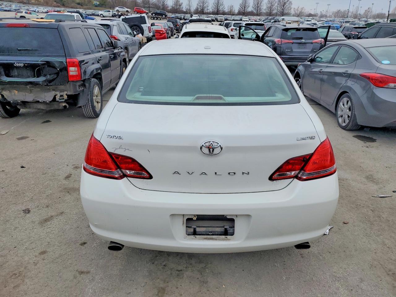2010 TOYOTA Avalon