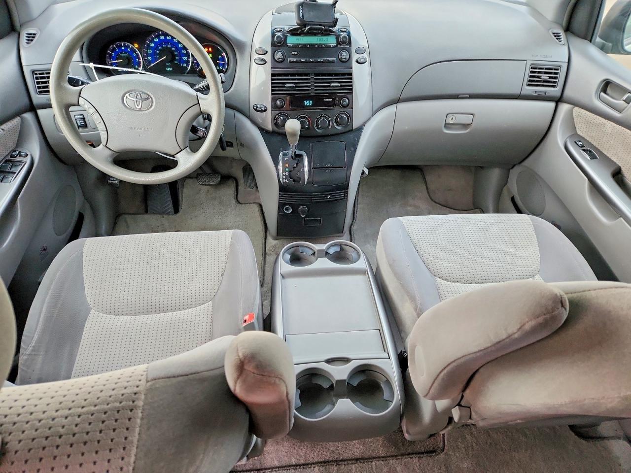 2009 TOYOTA SIENNA