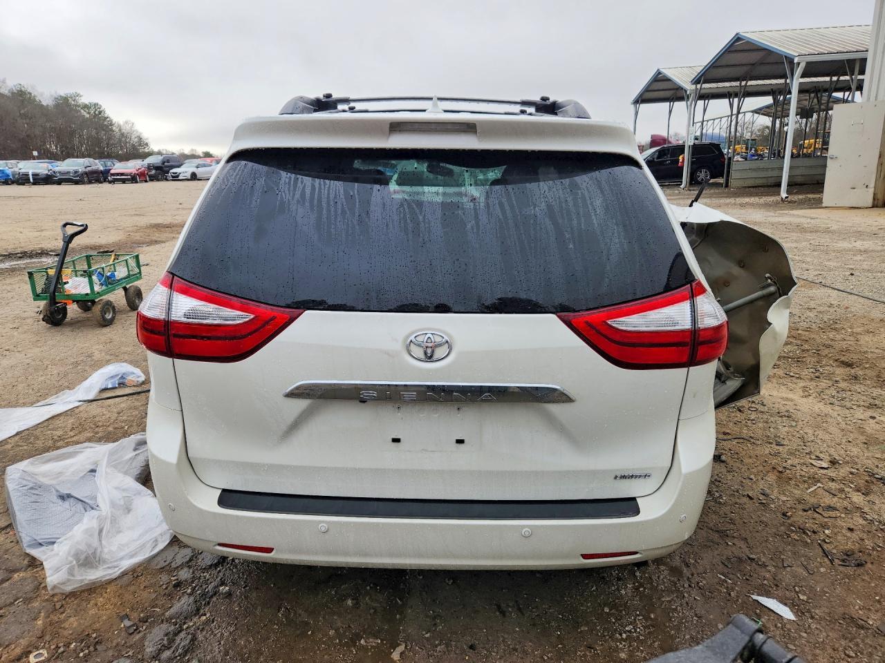 2017 TOYOTA SIENNA