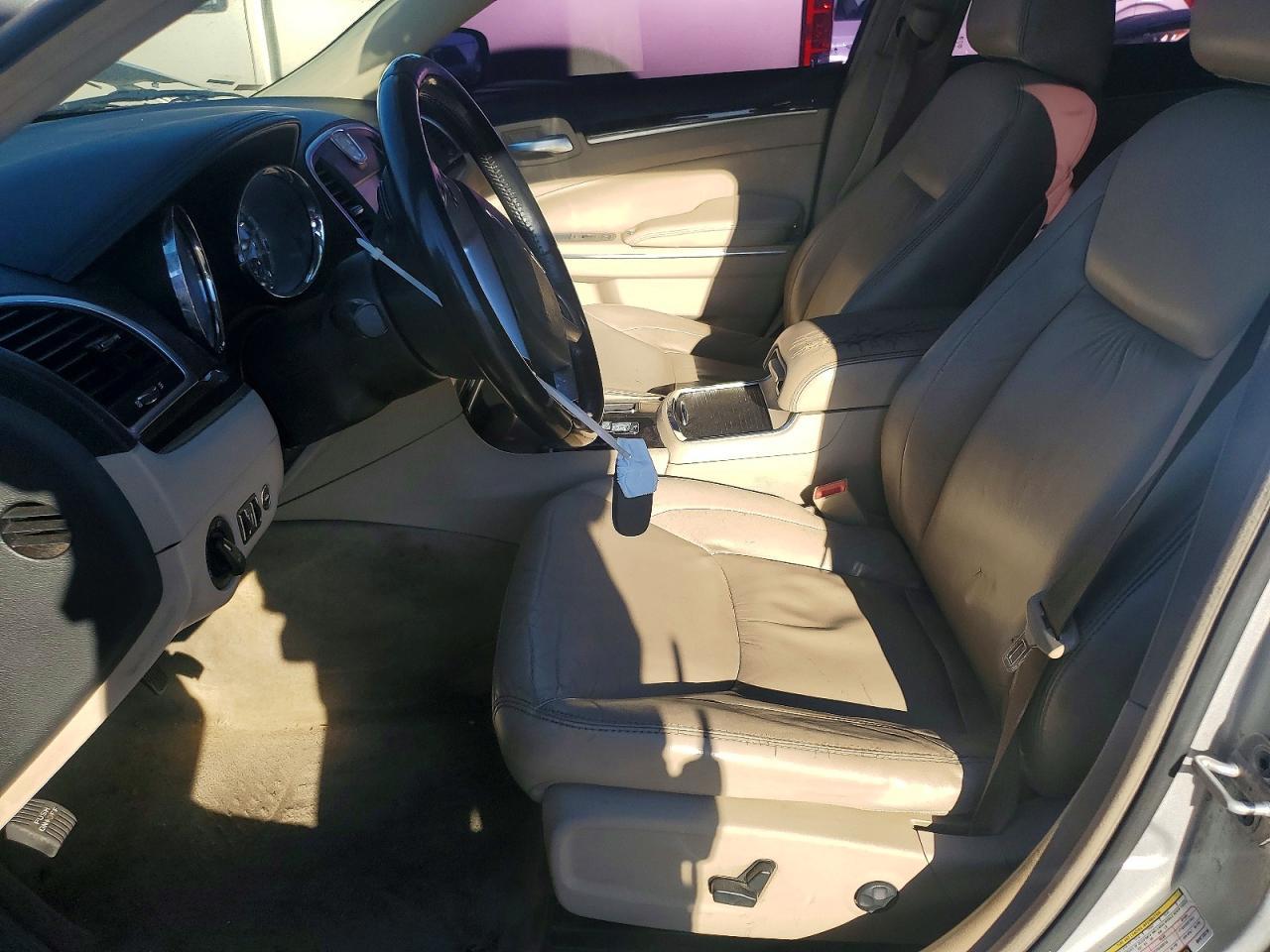 2011 CHRYSLER 300