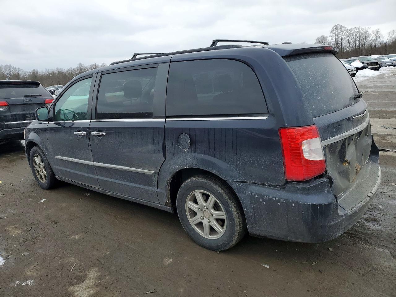 2011 CHRYSLER Town & Country