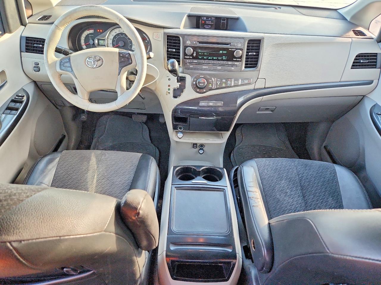 2014 TOYOTA SIENNA