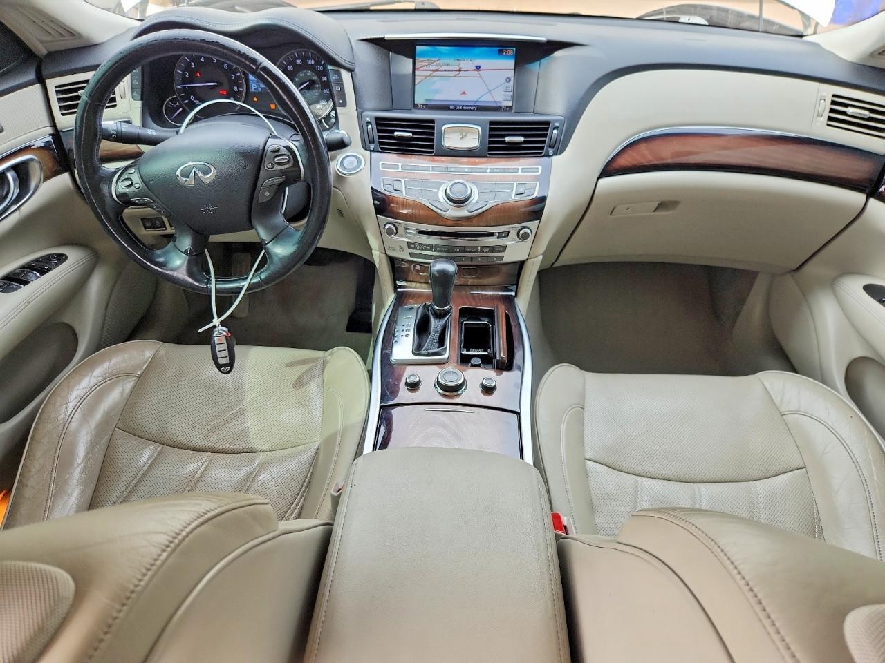 2011 INFINITI M56