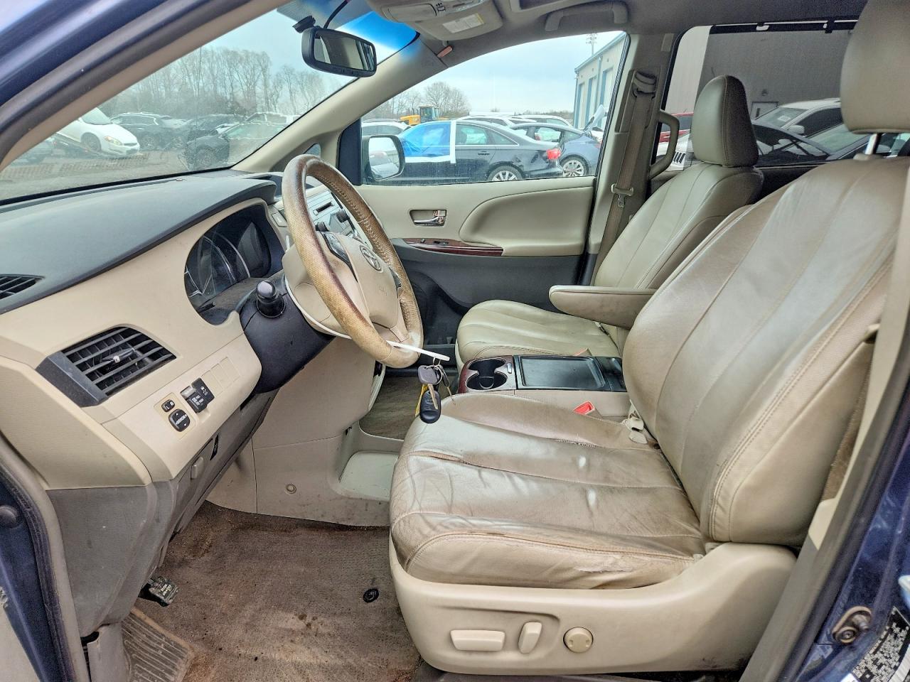 2014 TOYOTA SIENNA