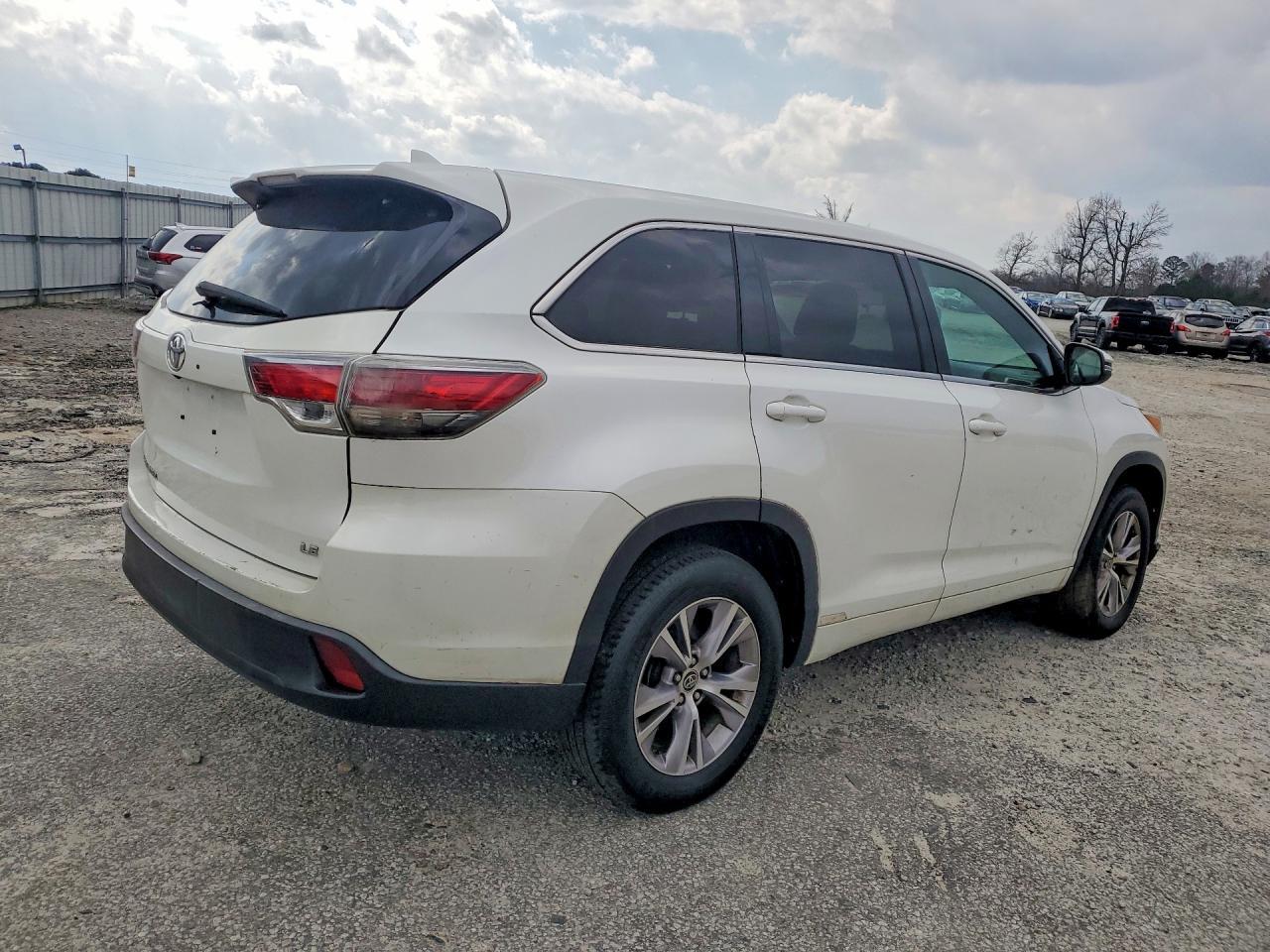 2016 TOYOTA HIGHLANDER
