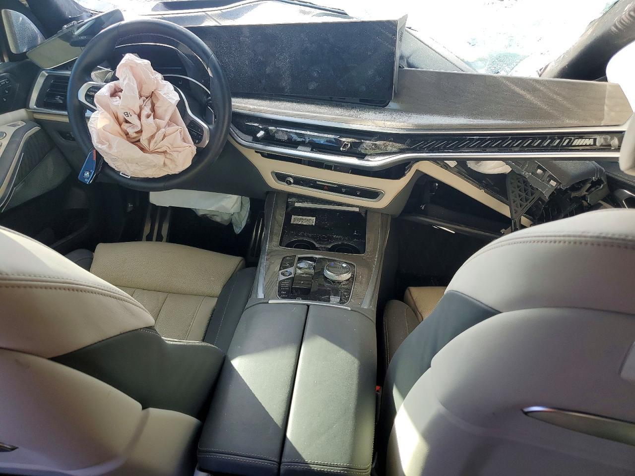 2023 BMW X7
