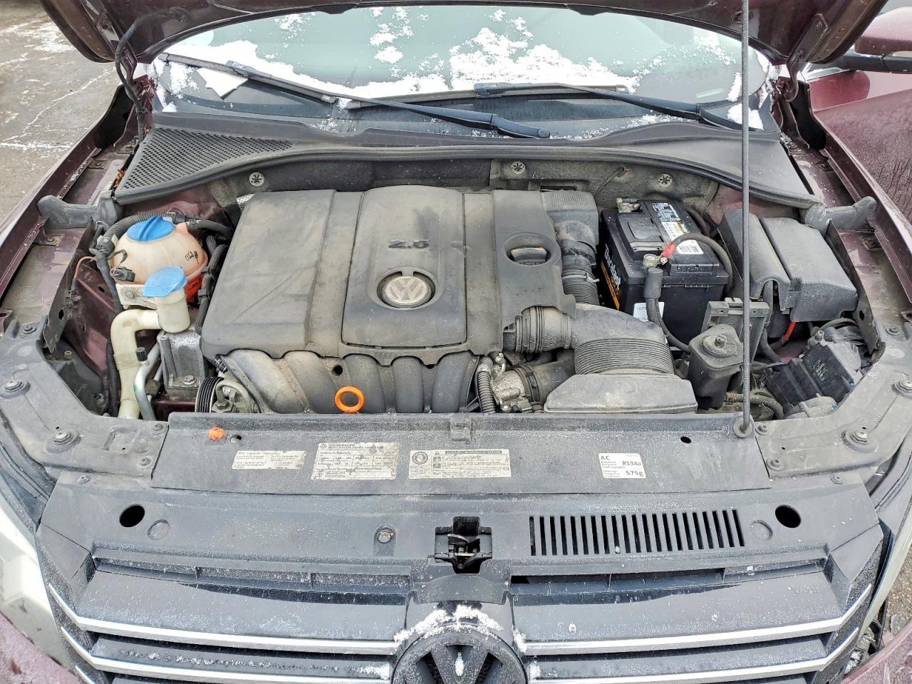 2012 VOLKSWAGEN Passat