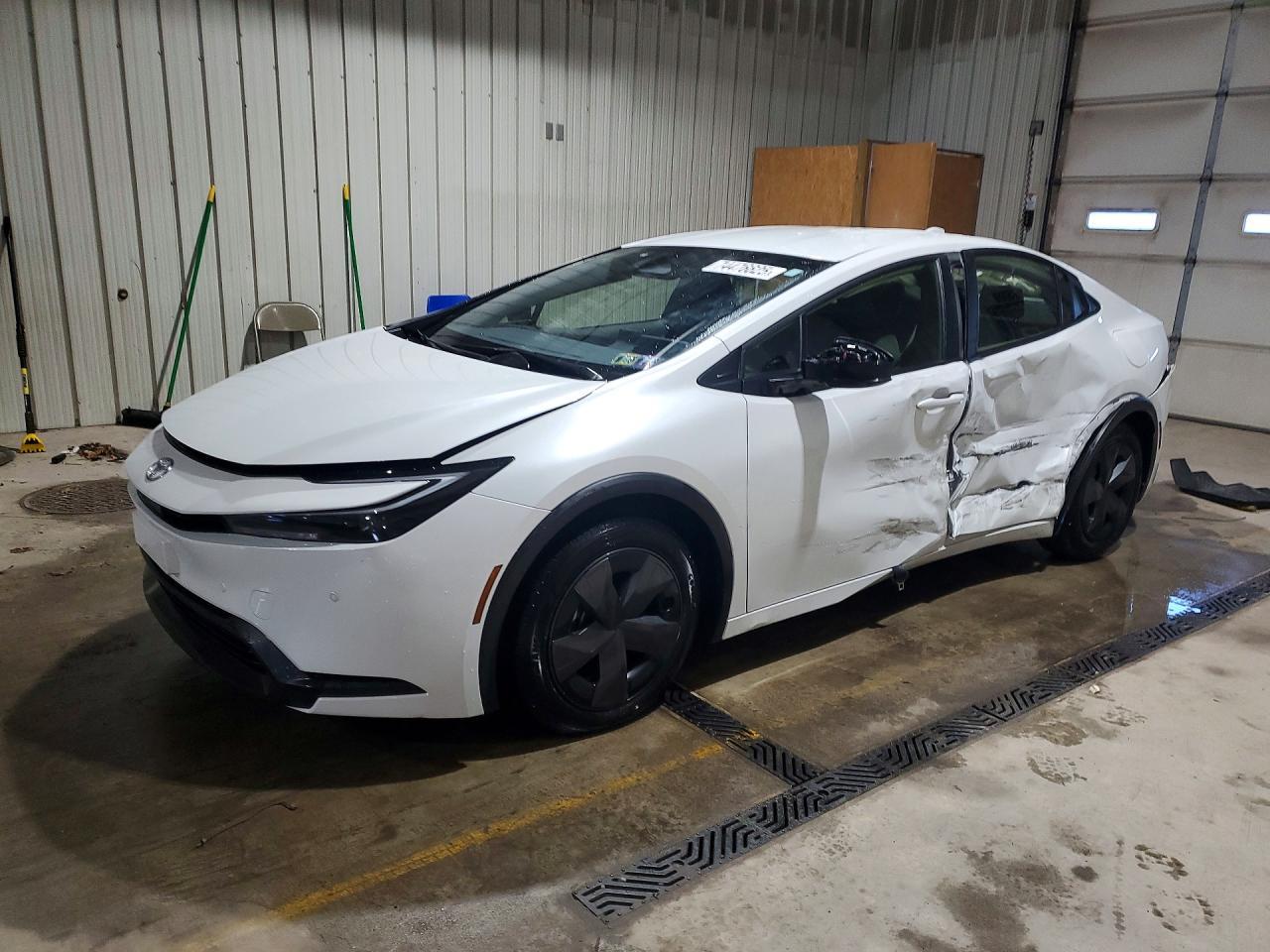 2024 TOYOTA PRIUS