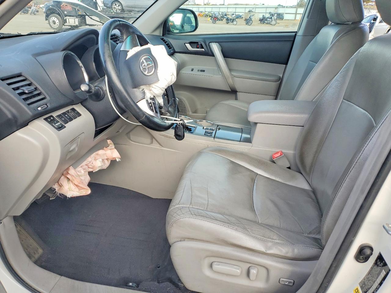 2013 TOYOTA HIGHLANDER