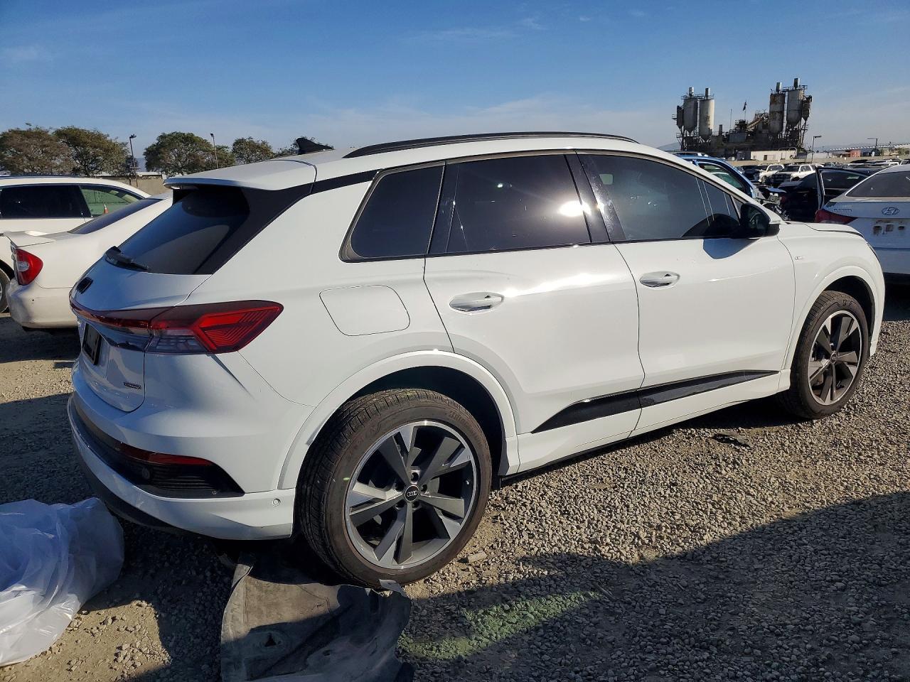 2024 AUDI Q4 e-tron