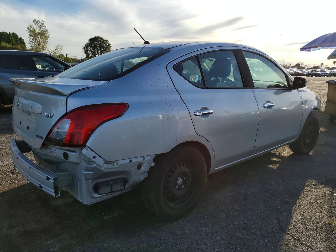 2016 NISSAN VERSA
