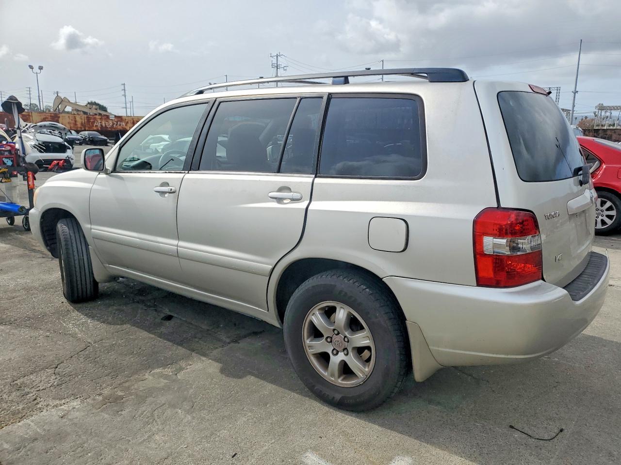2005 TOYOTA HIGHLANDER