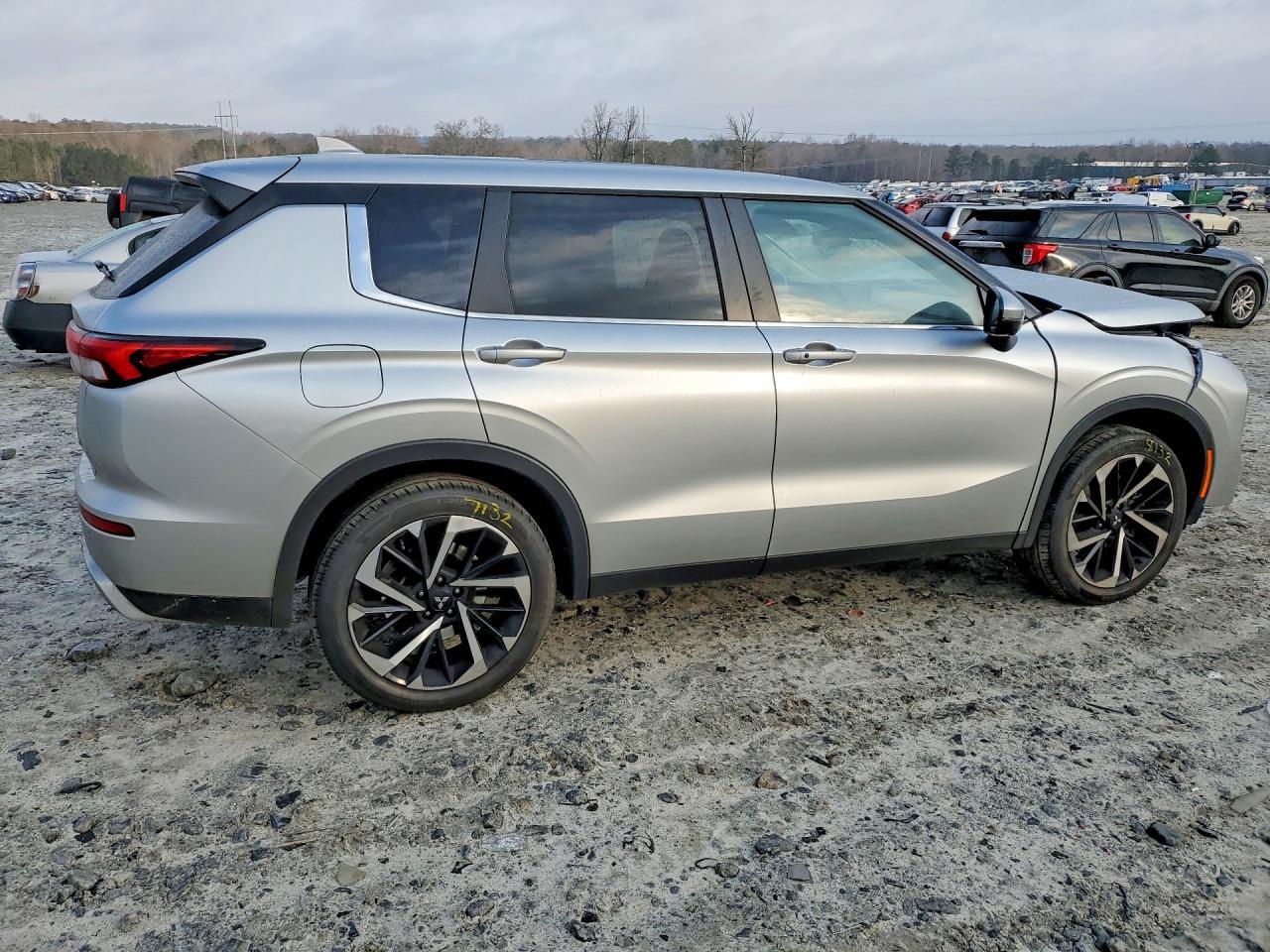 2024 MITSUBISHI outlander