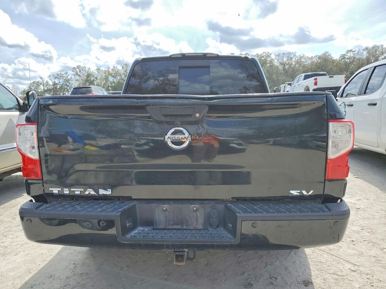 2017 NISSAN Titan