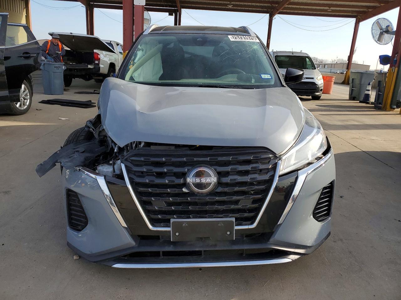 2023 NISSAN KICKS