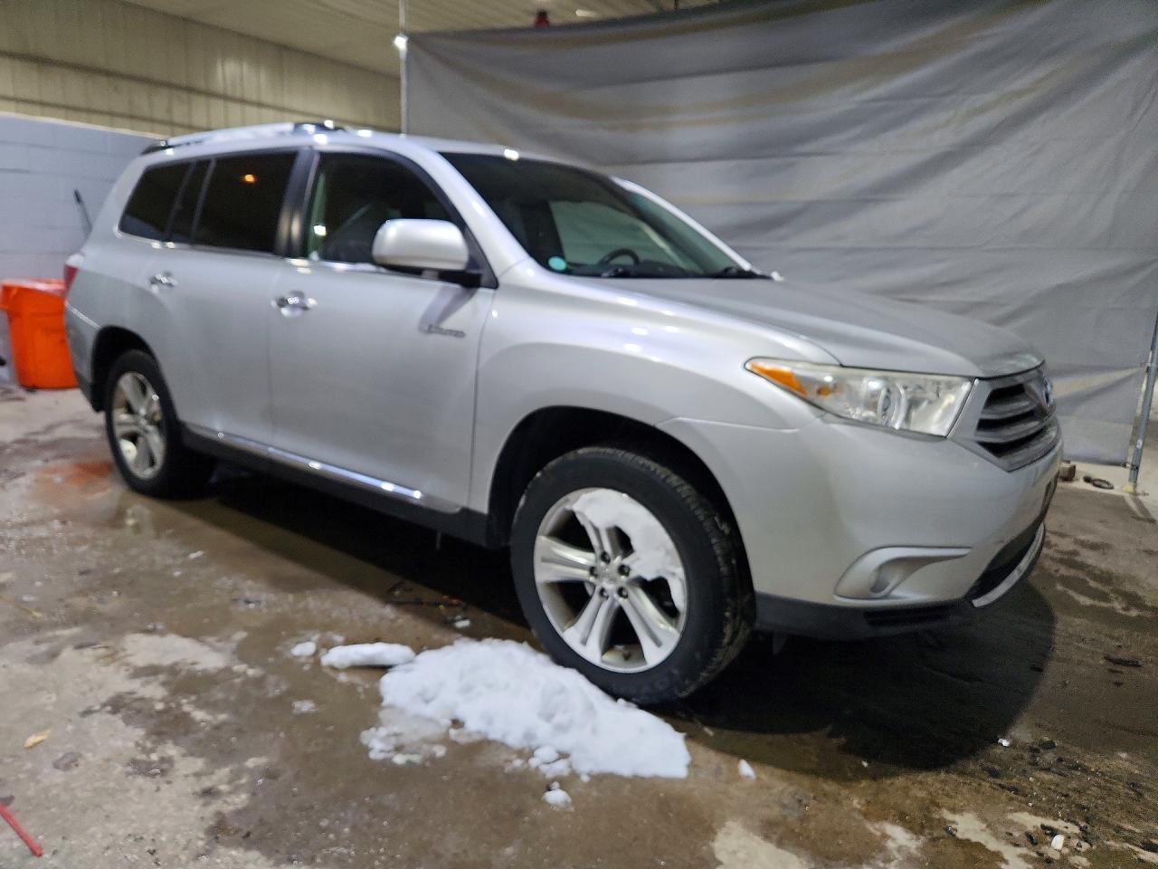 2011 TOYOTA HIGHLANDER