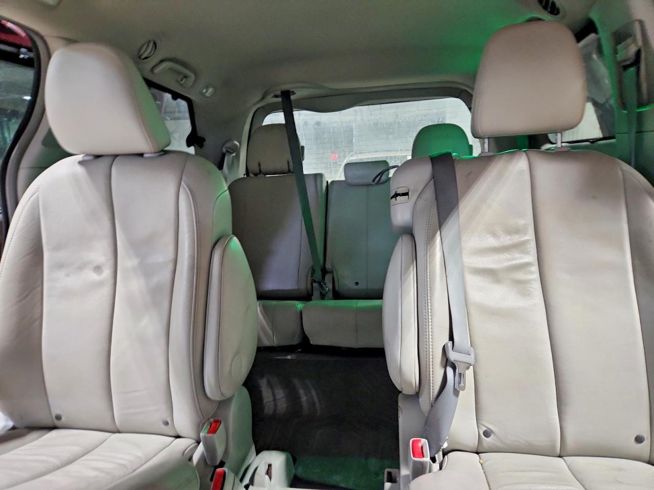2013 TOYOTA SIENNA
