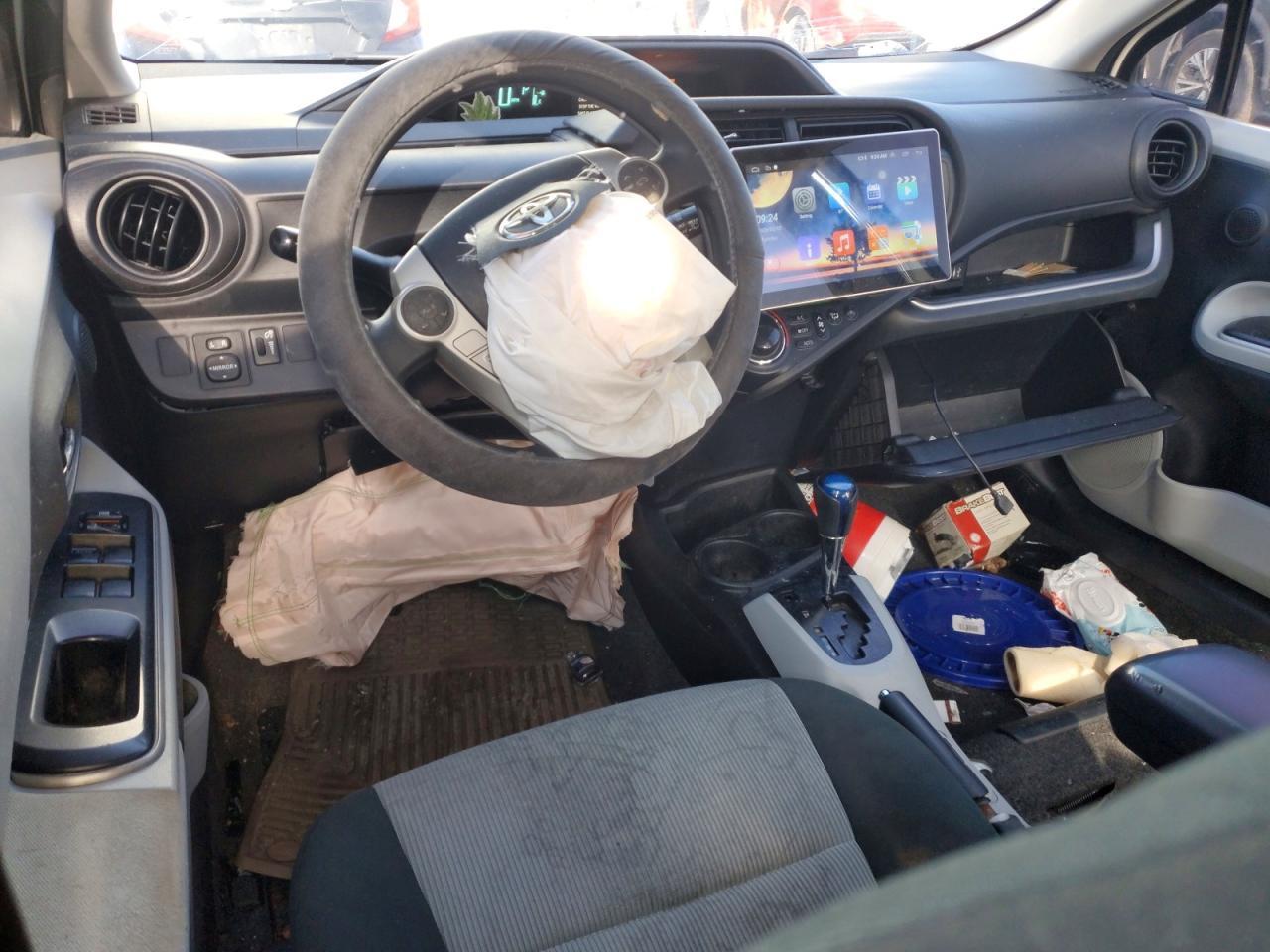 2014 TOYOTA Prius c