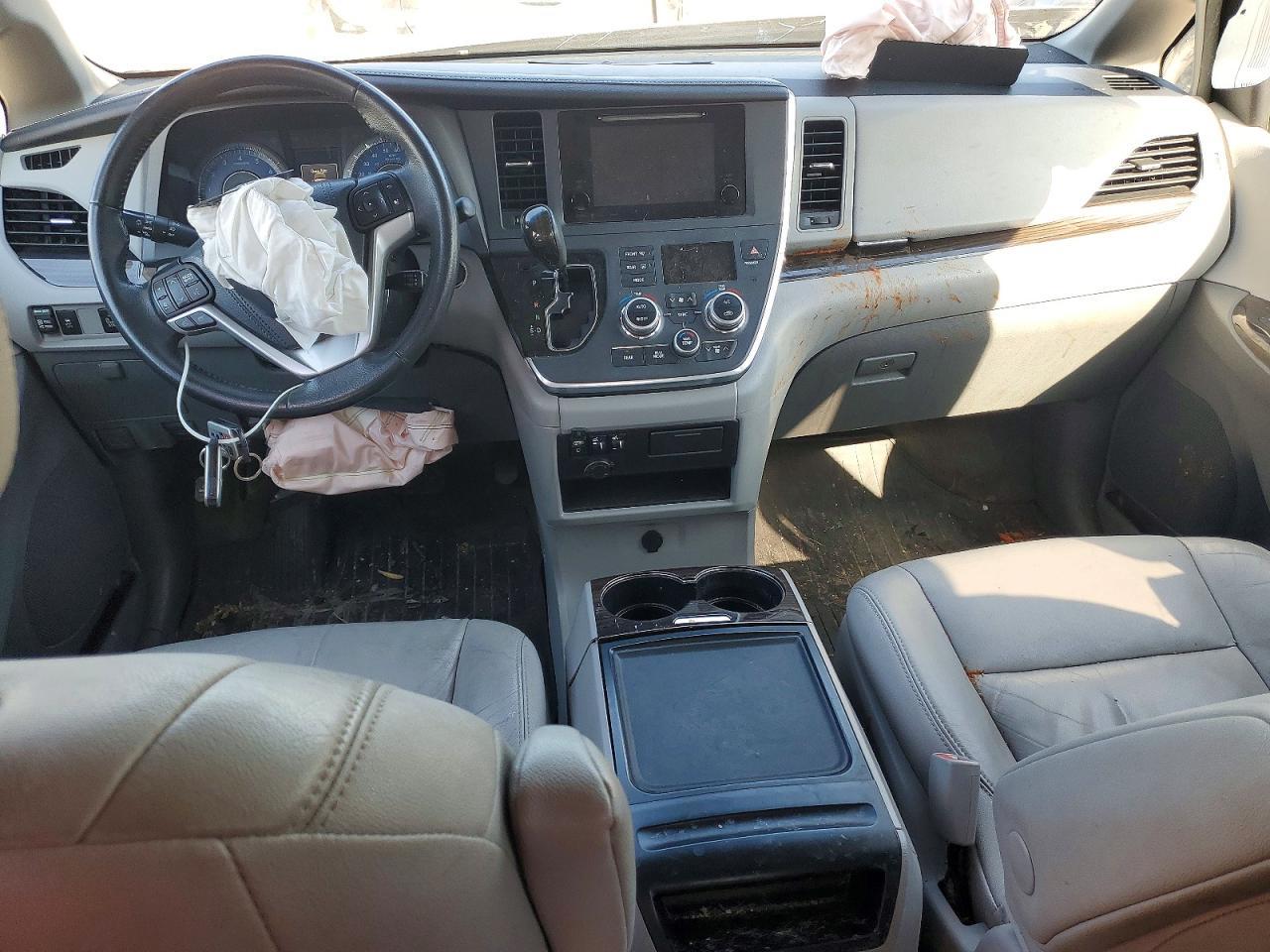 2017 TOYOTA SIENNA