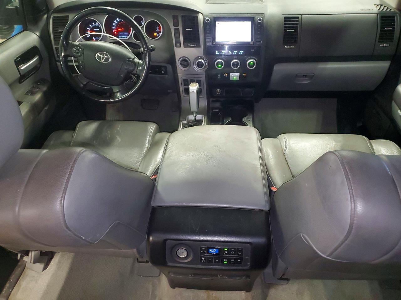 2011 TOYOTA Sequoia