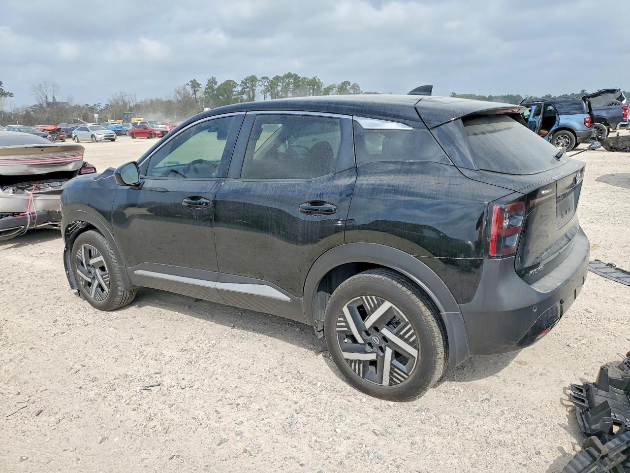 2025 NISSAN KICKS
