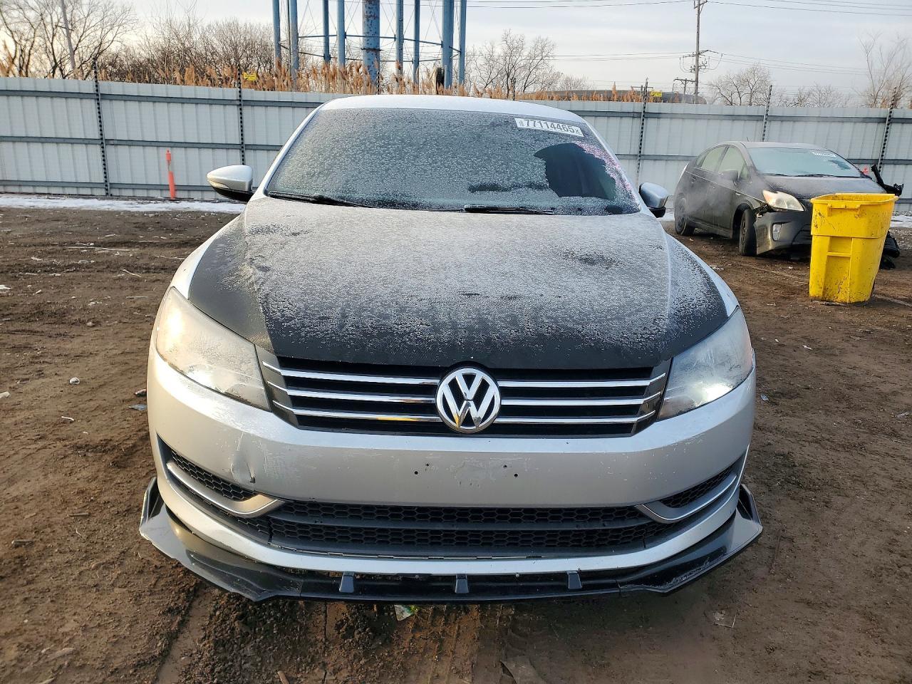 2012 VOLKSWAGEN Passat