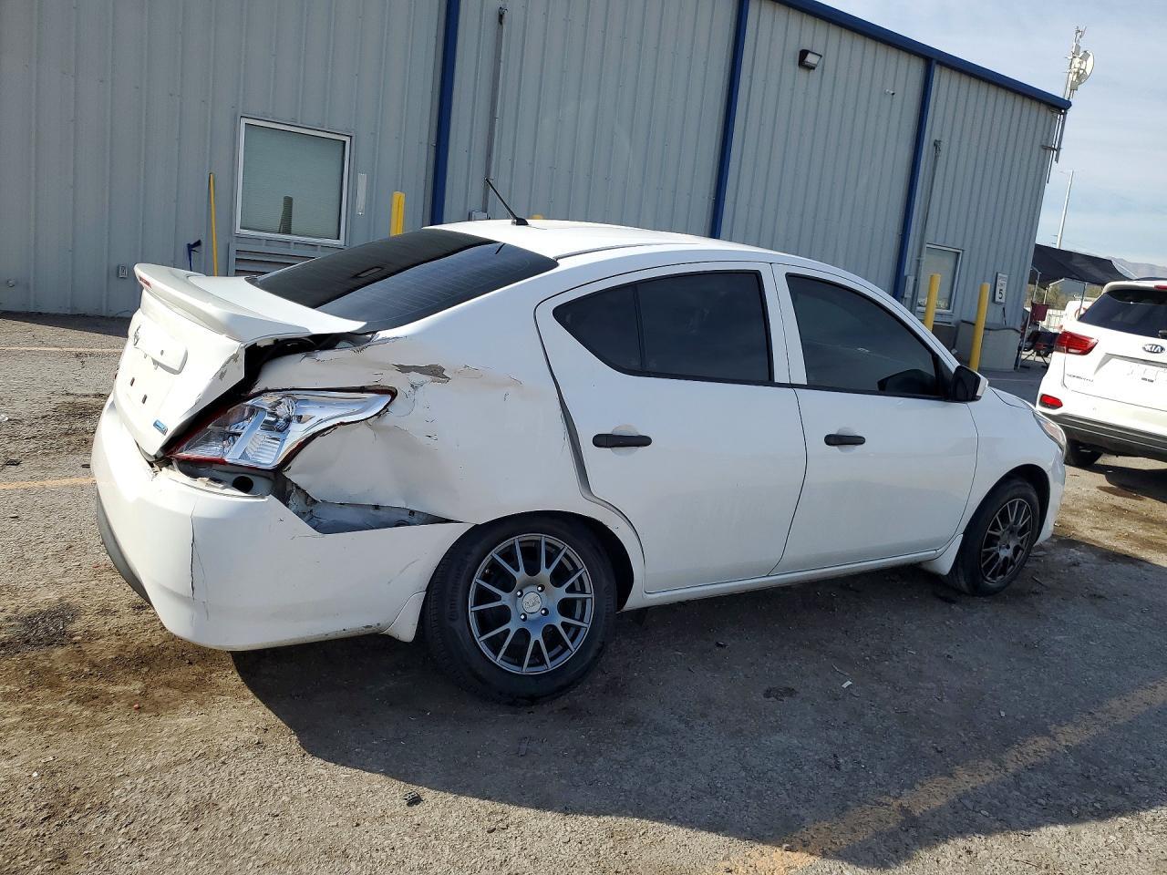 2016 NISSAN VERSA
