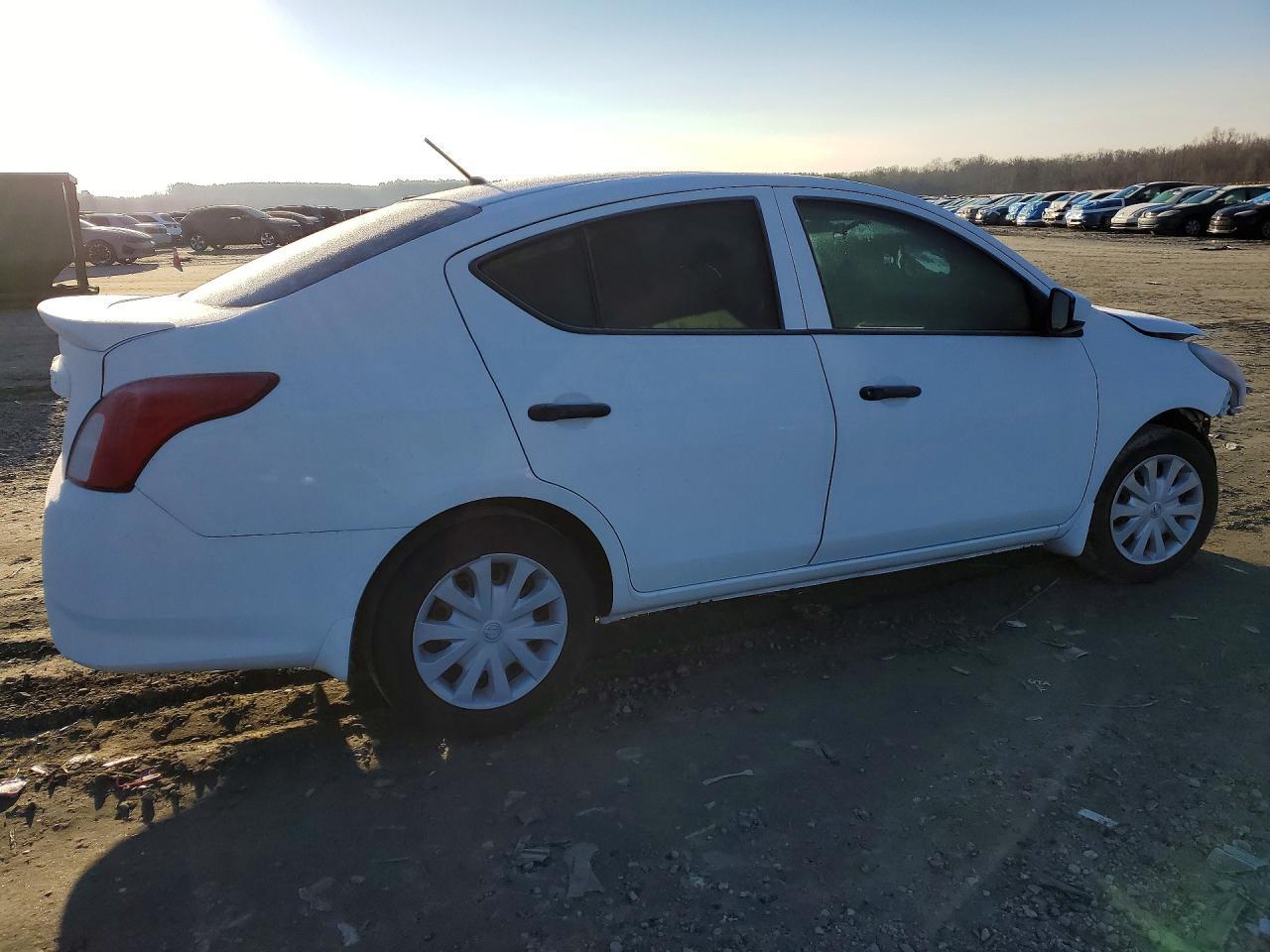 2017 NISSAN VERSA