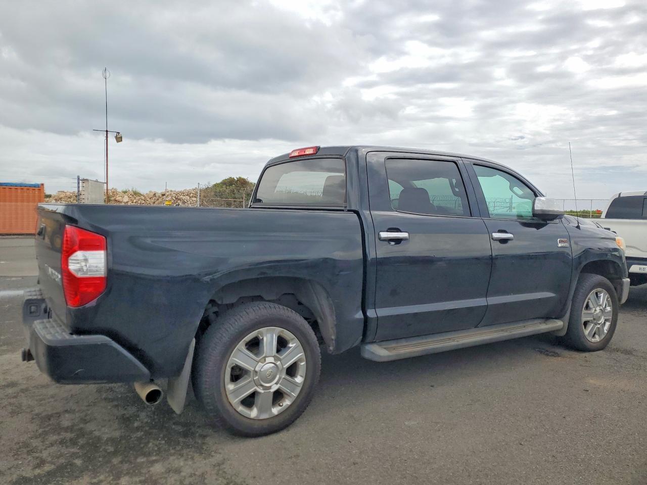 2016 TOYOTA TUNDRA