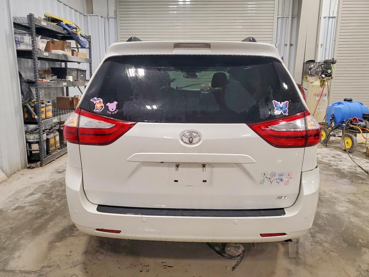 2017 TOYOTA SIENNA