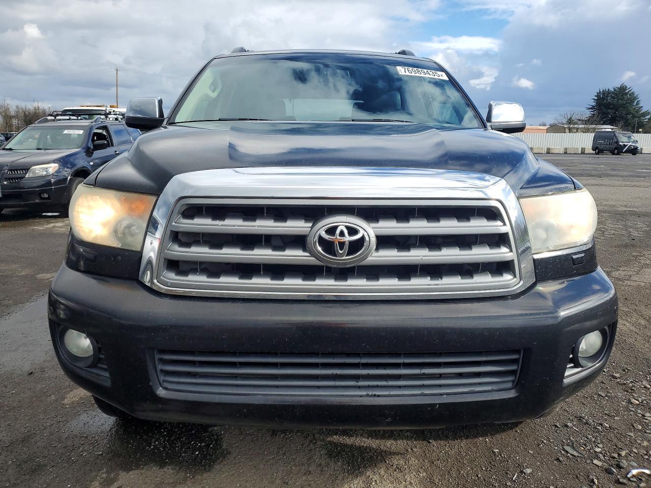 2013 TOYOTA Sequoia