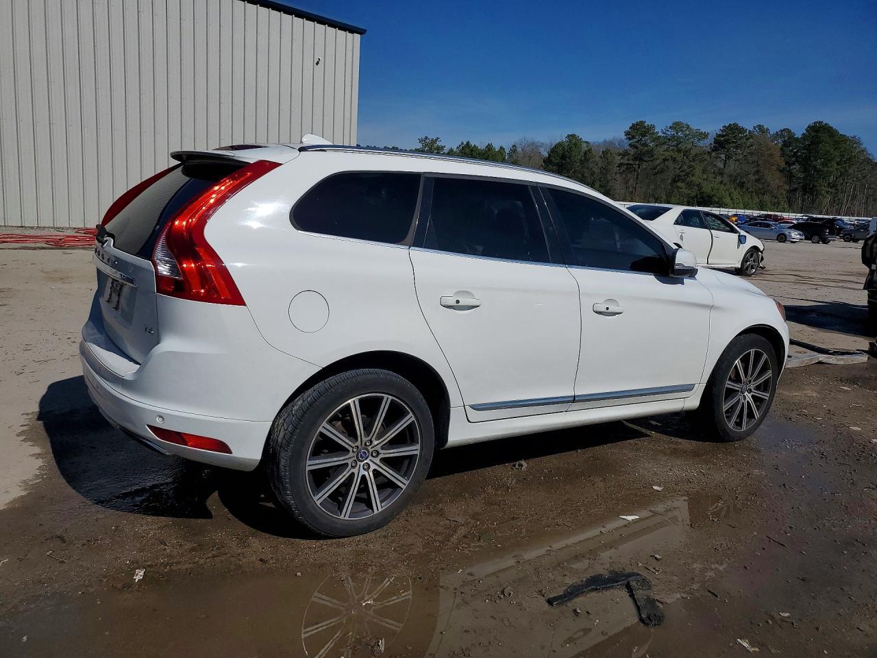 2015 VOLVO XC60