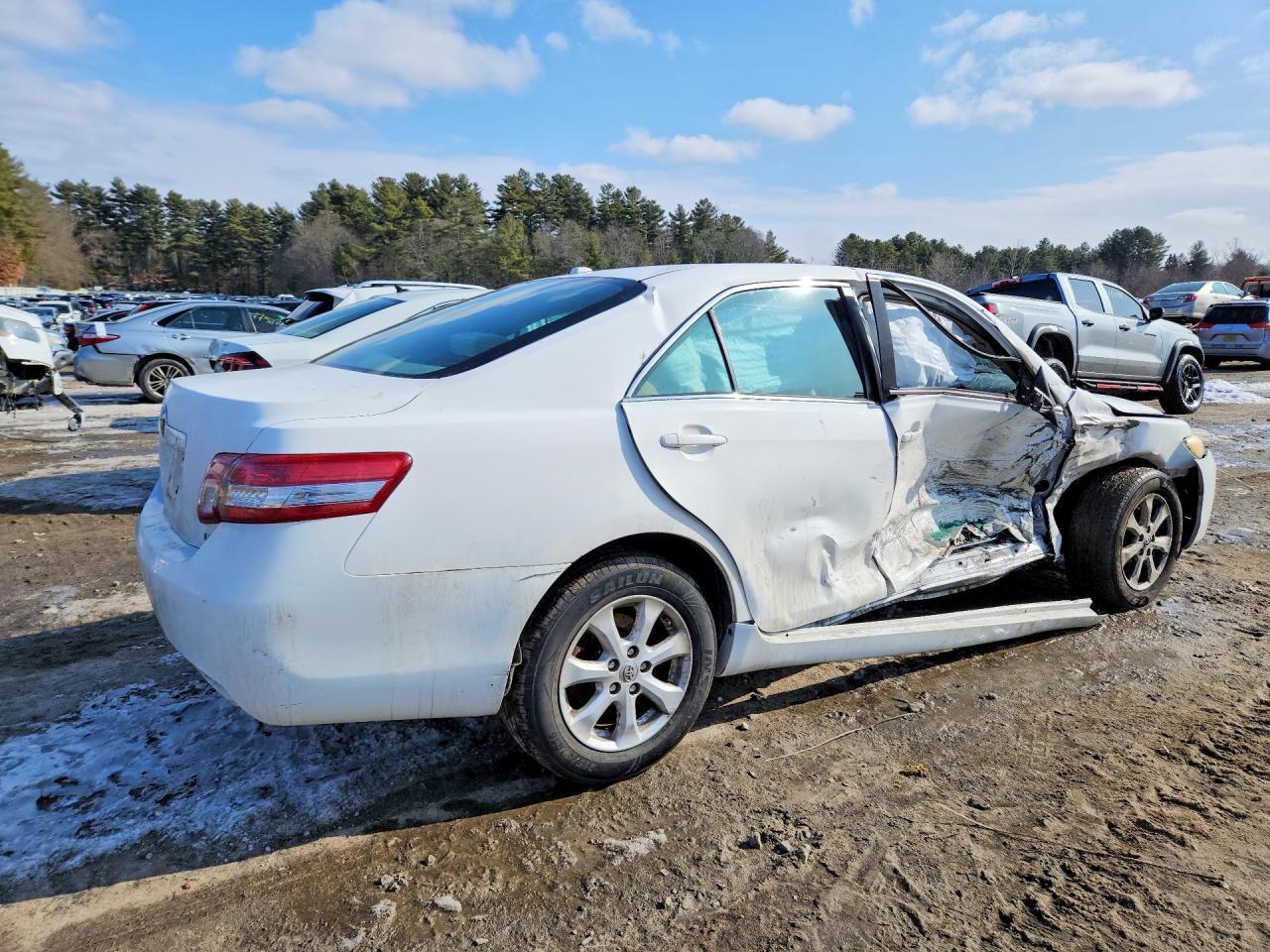 2011 TOYOTA CAMRY
