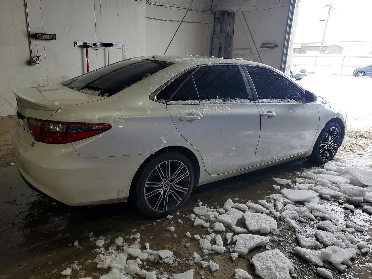 2016 TOYOTA CAMRY