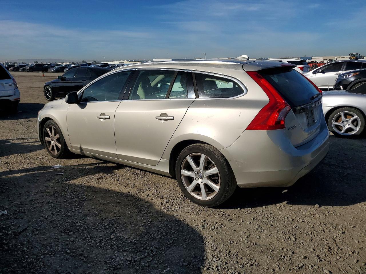 2017 VOLVO V60
