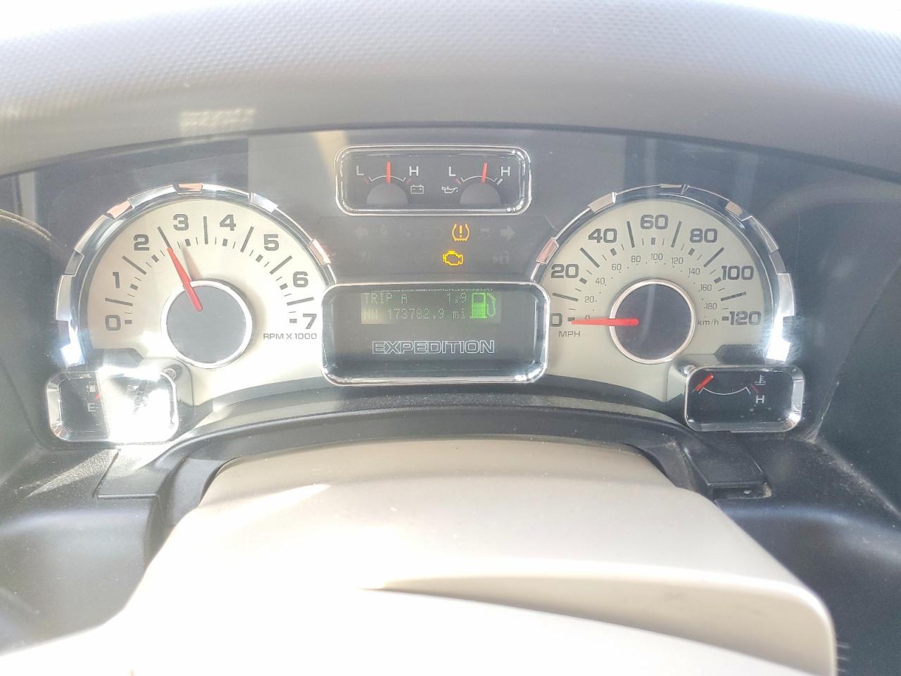 2011 FORD Expedition