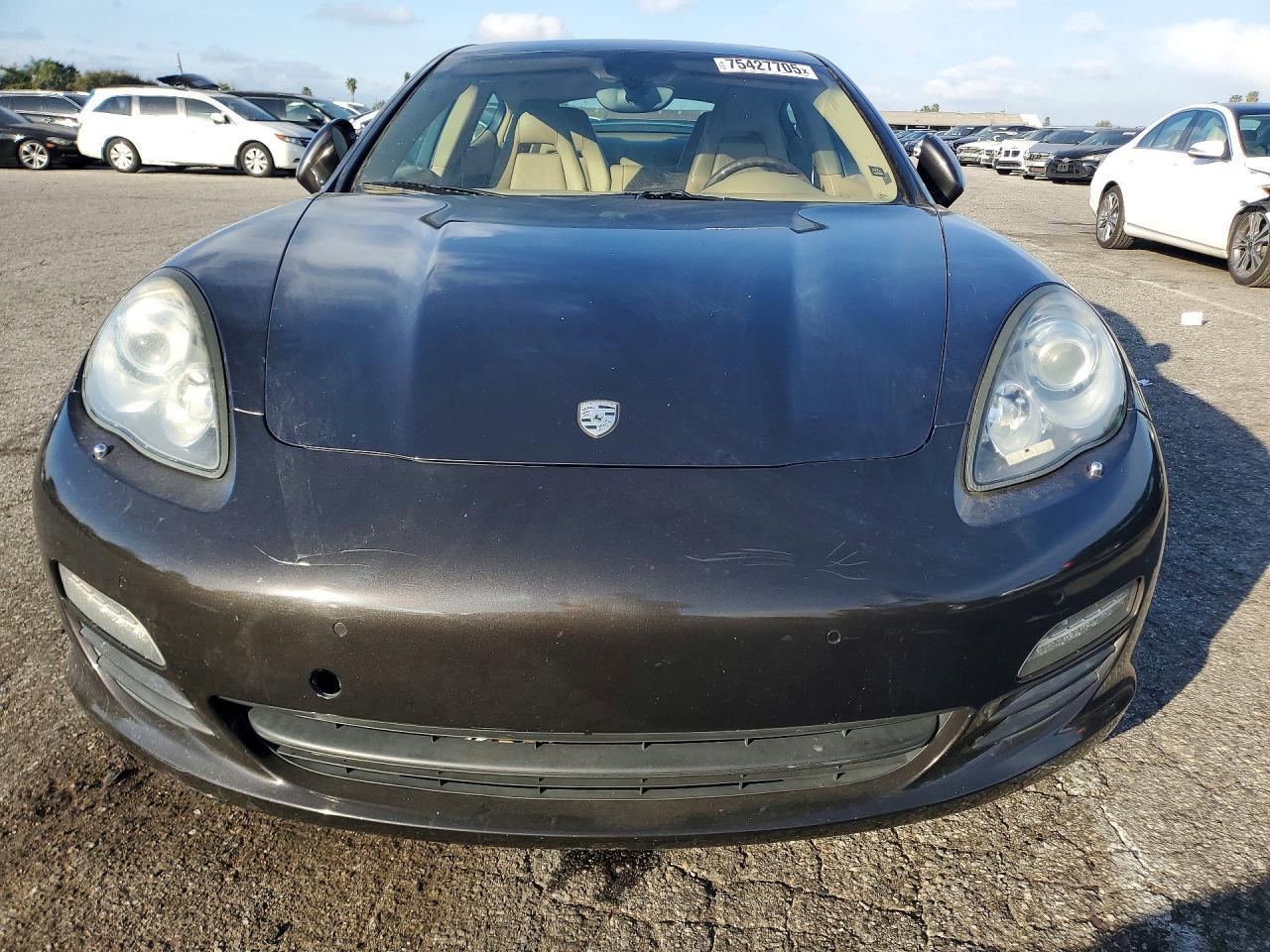 2011 PORSCHE Panamera