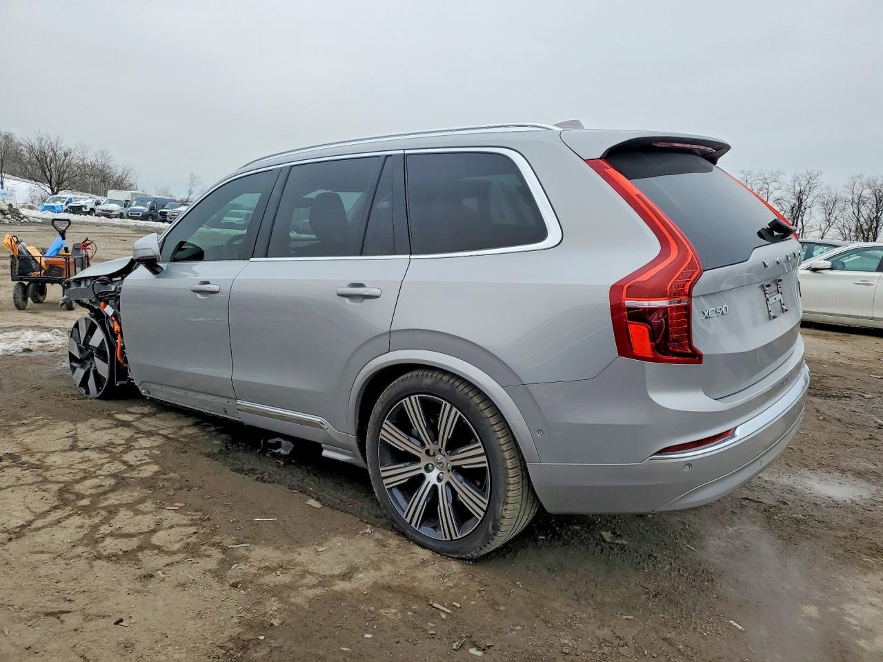 2023 VOLVO XC90