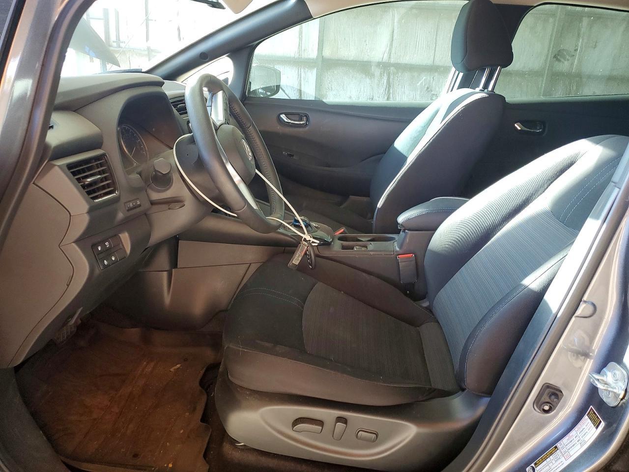 2025 NISSAN LEAF