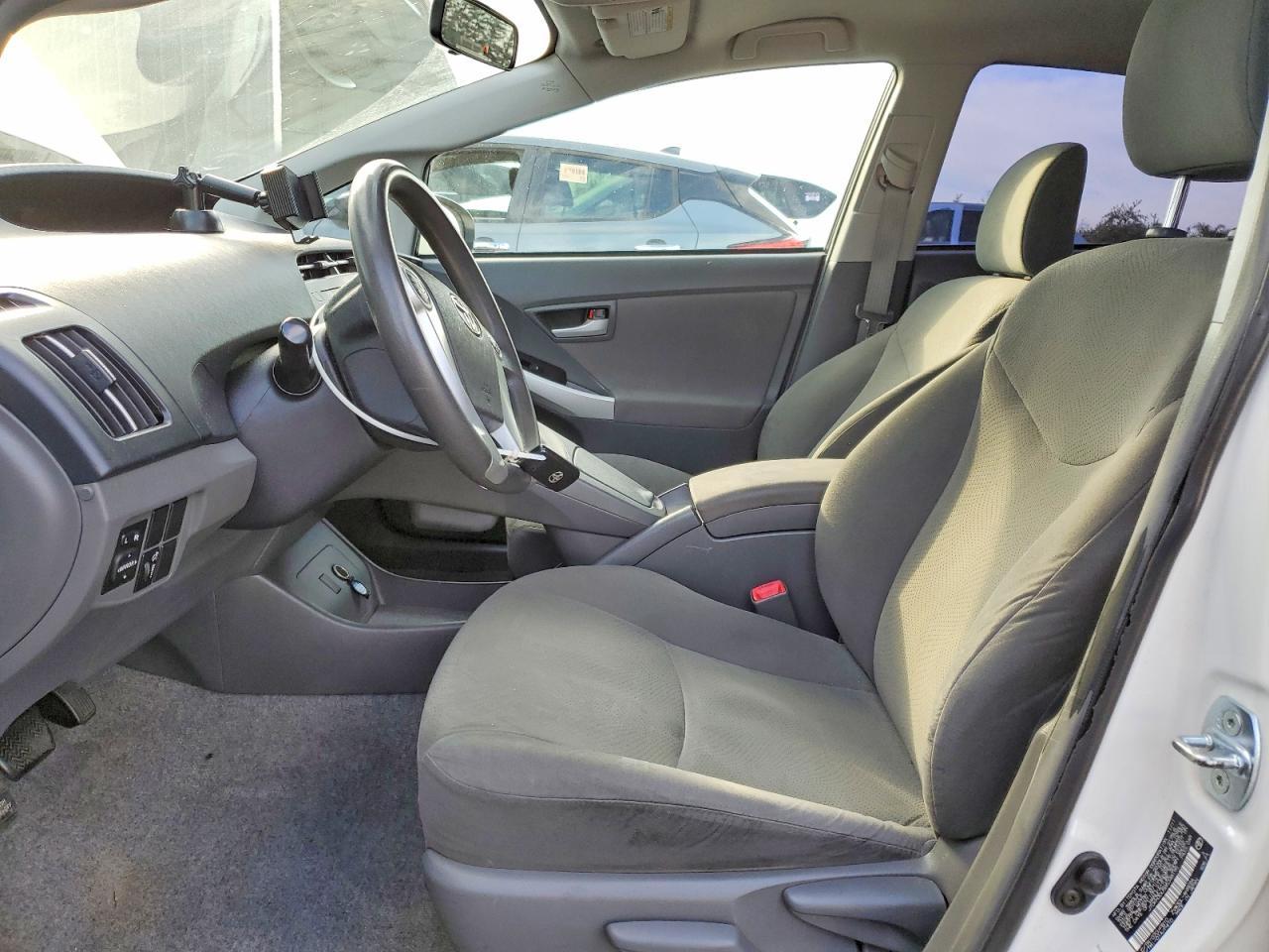 2011 TOYOTA PRIUS